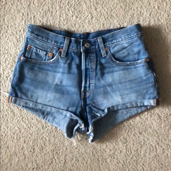 Levi high wasted shorts